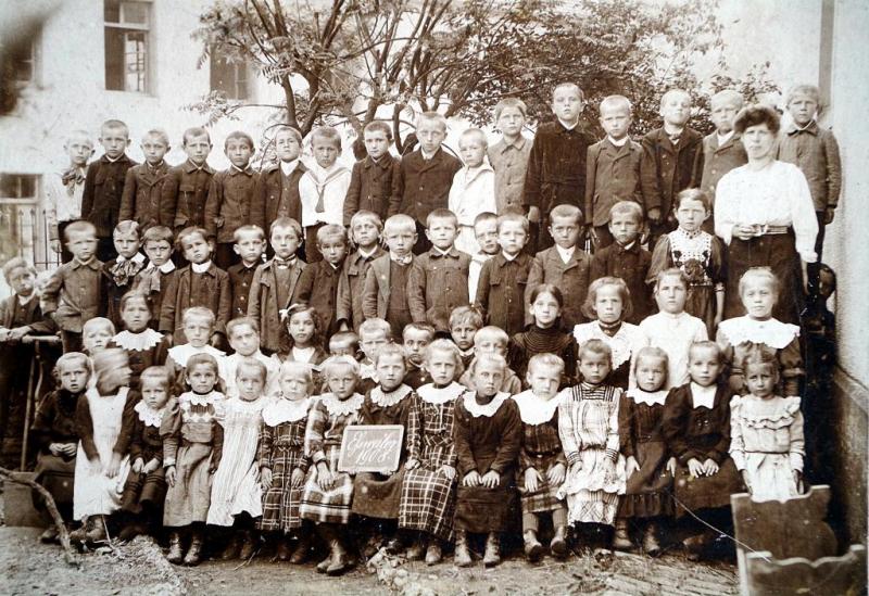 Bild einer Schulklasse von 1908